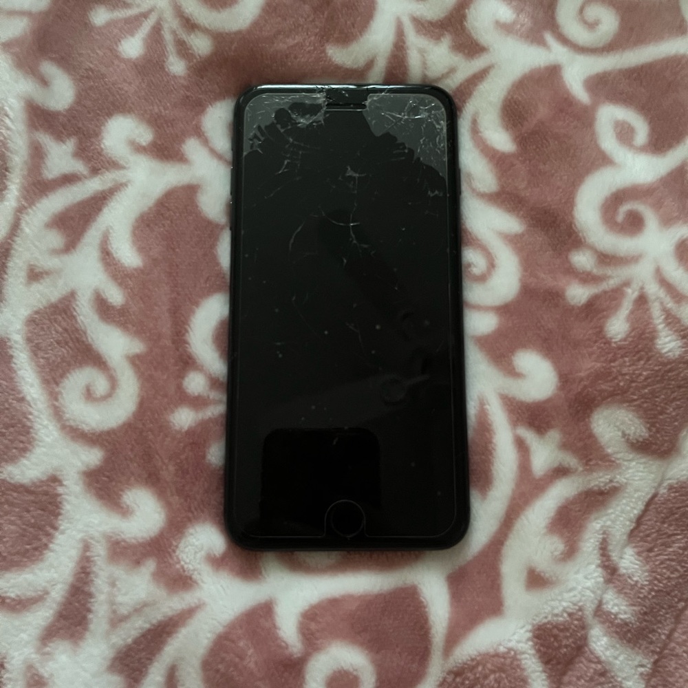 Apple iPhone 8 Plus - 128GB - Space Gray (Unlocked) A1897 (GSM)
